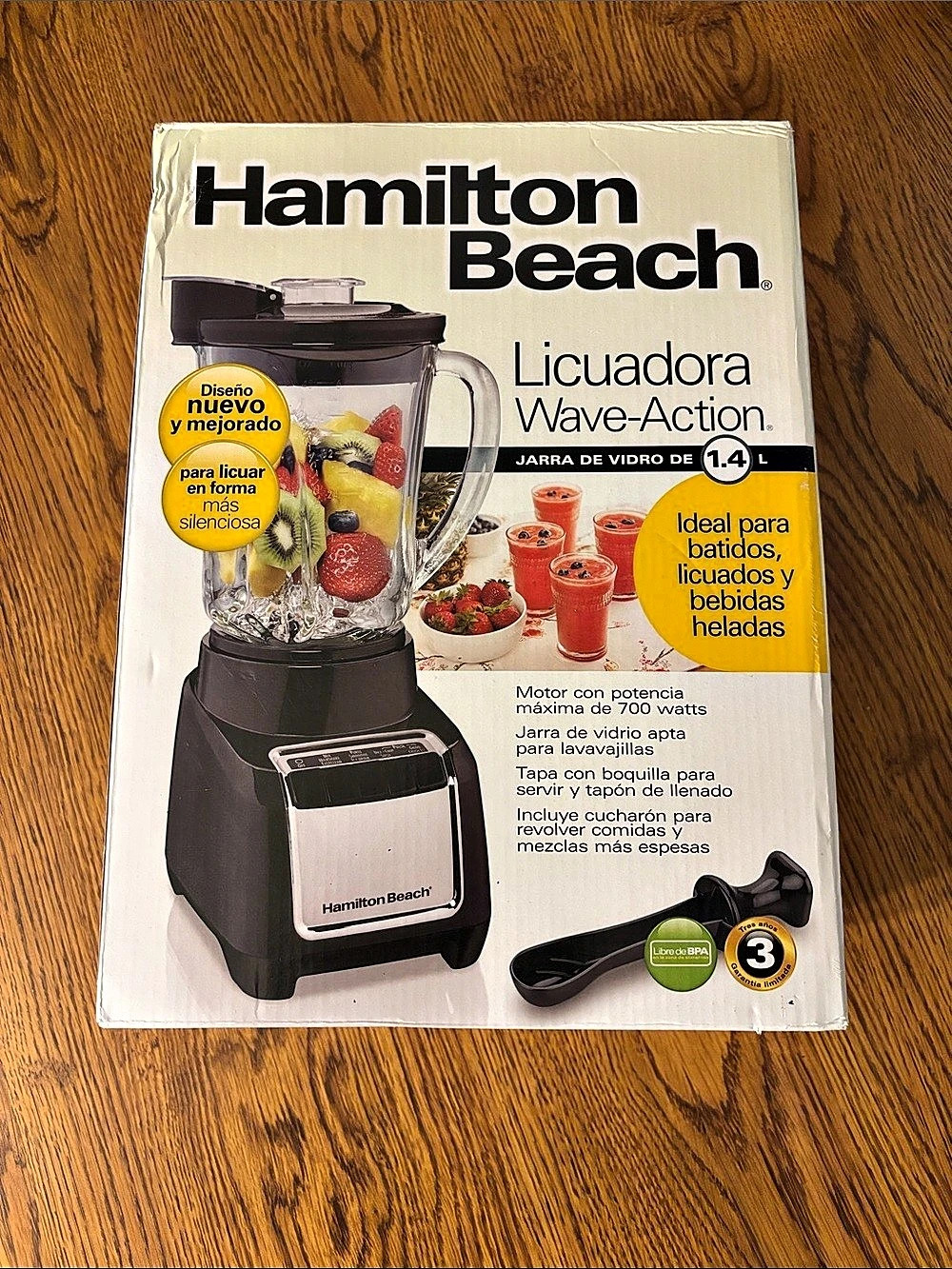 Hamilton Beach Wave-Action Blender 700W Blender with 48 oz Glass Jar NWT
